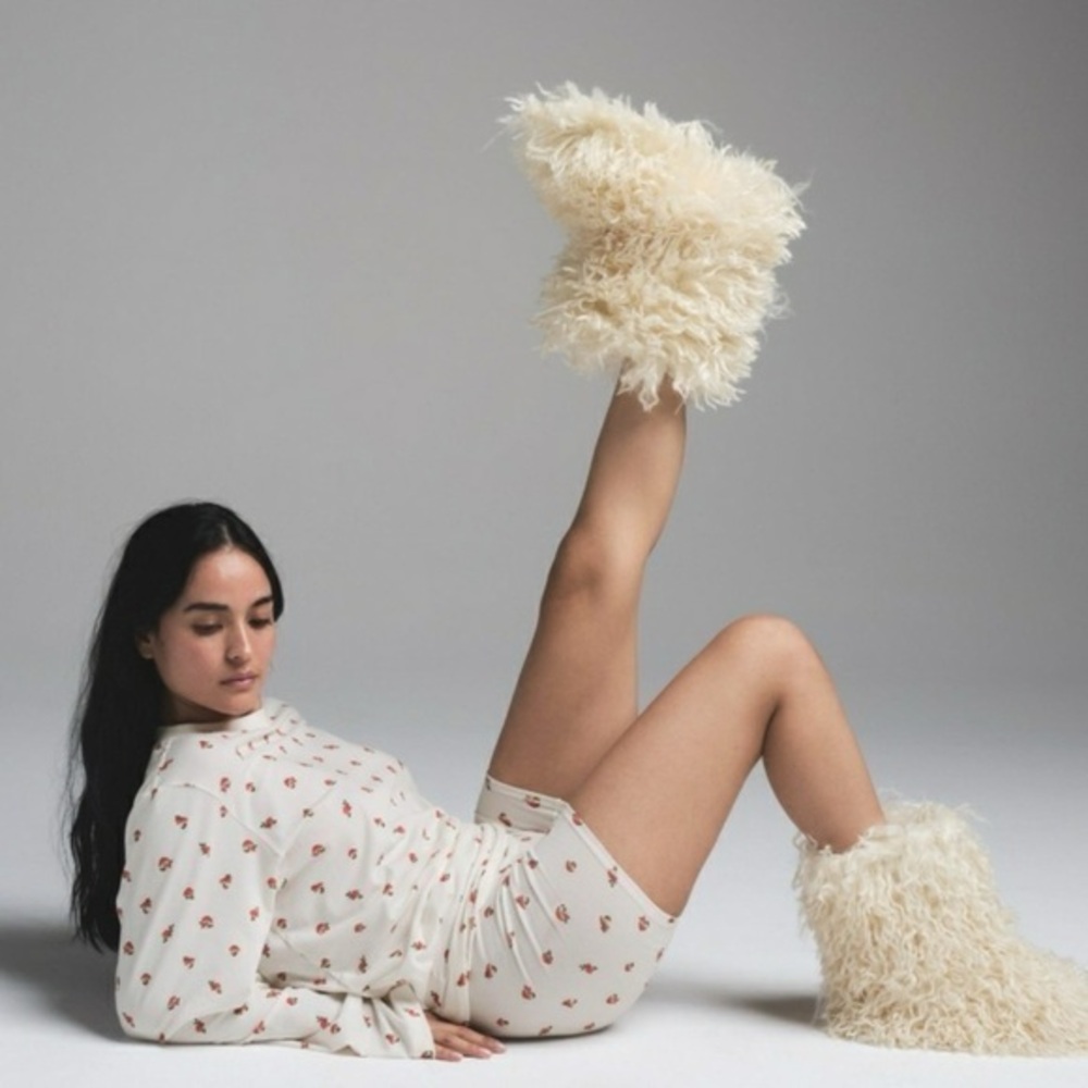 💕SKIMS Faux Fur Shaggy Boots Slippers💕 - Picture 1 of 10
